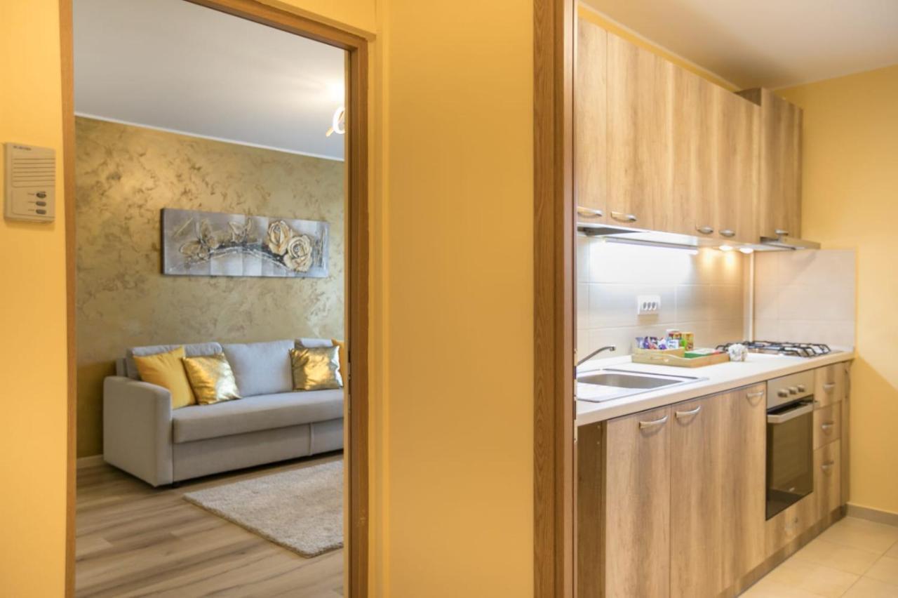 בוקרשט Golden Apartment Baneasa מראה חיצוני תמונה