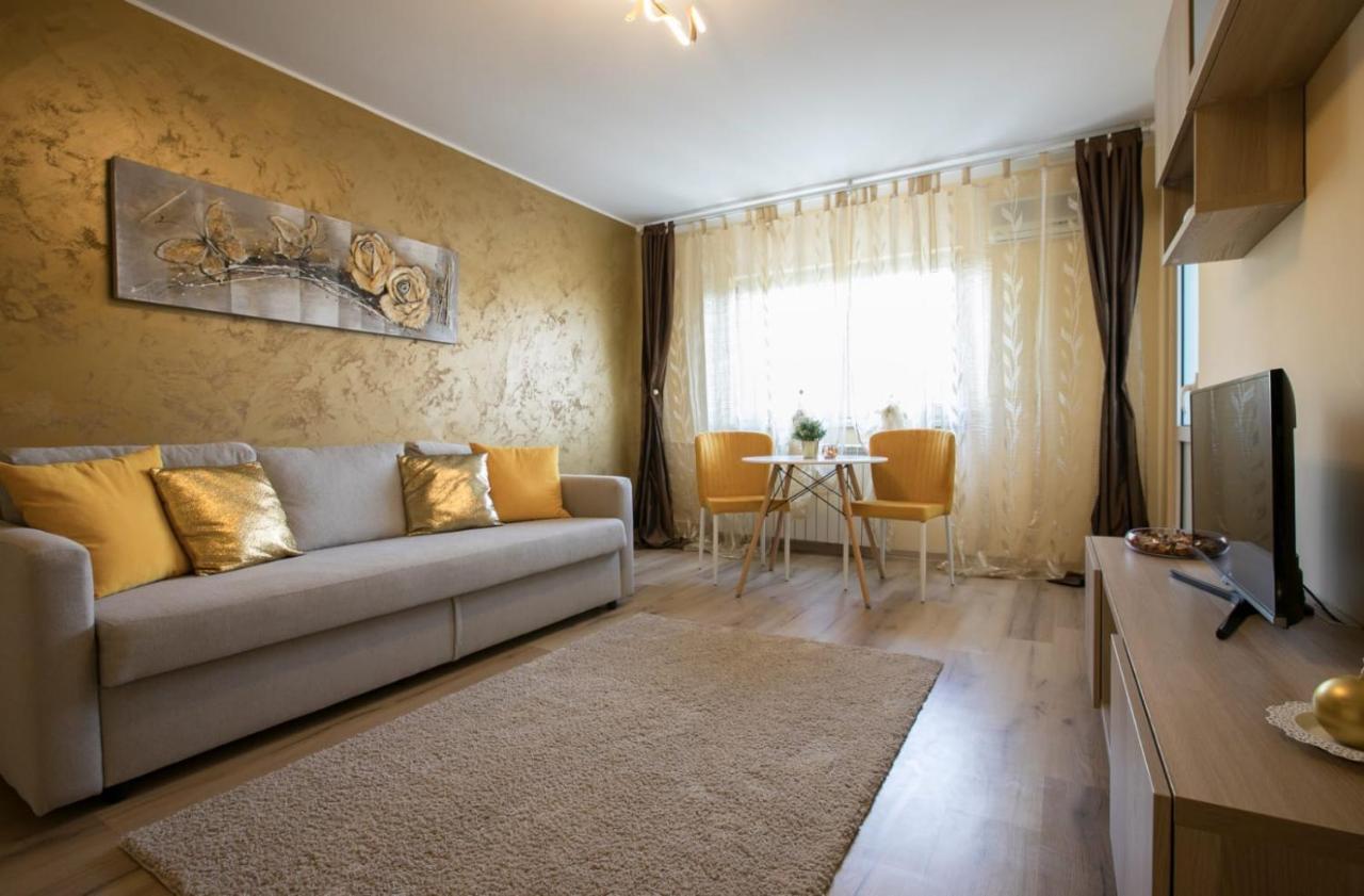בוקרשט Golden Apartment Baneasa מראה חיצוני תמונה
