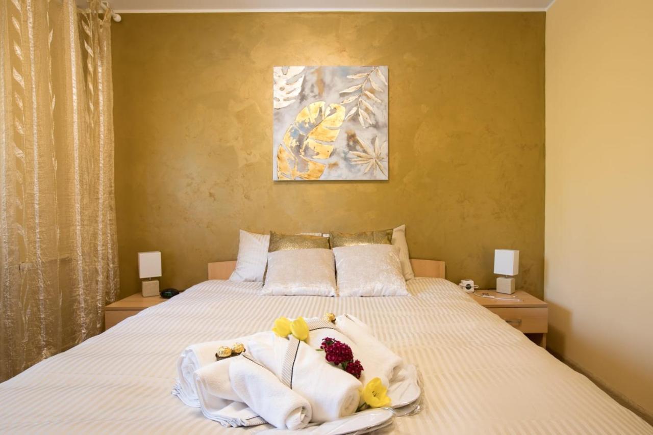 בוקרשט Golden Apartment Baneasa מראה חיצוני תמונה