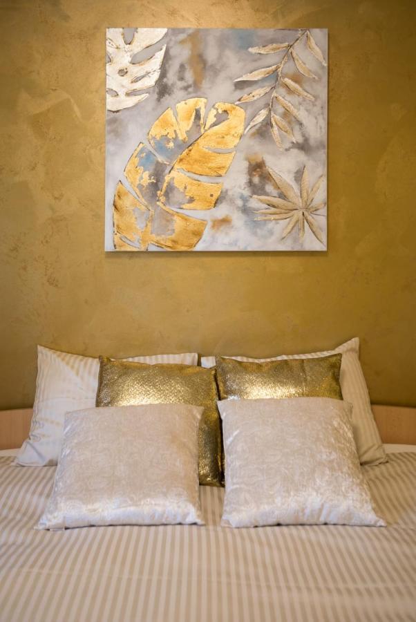 בוקרשט Golden Apartment Baneasa מראה חיצוני תמונה